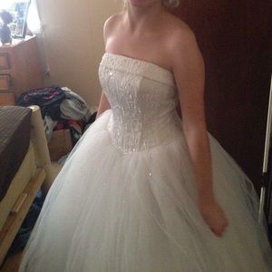 David’s bridal wedding dress size 5